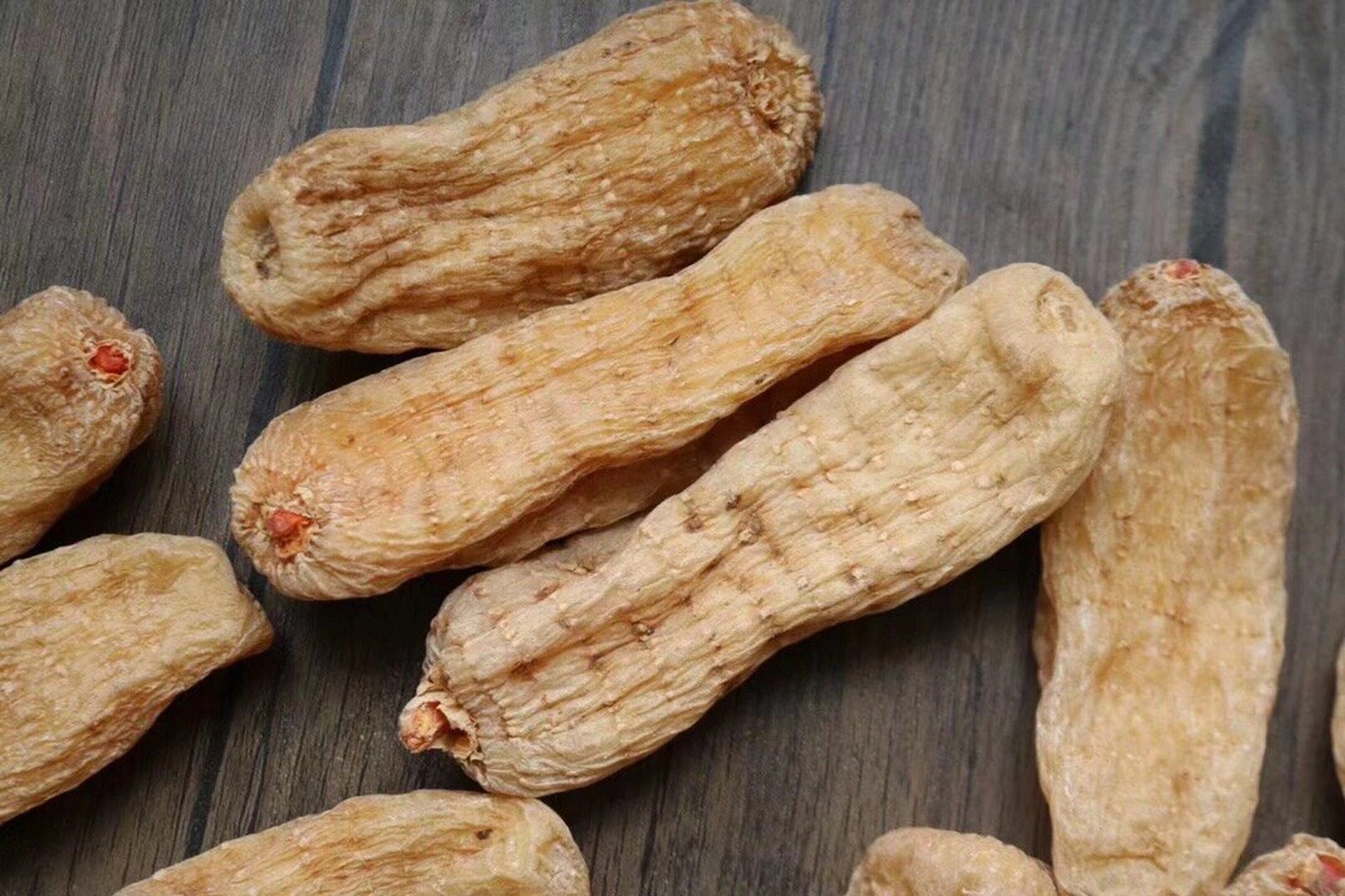 云南丽江大号红天麻 一斤大概7头左右 最漂亮最大的云南丽江天麻,最大