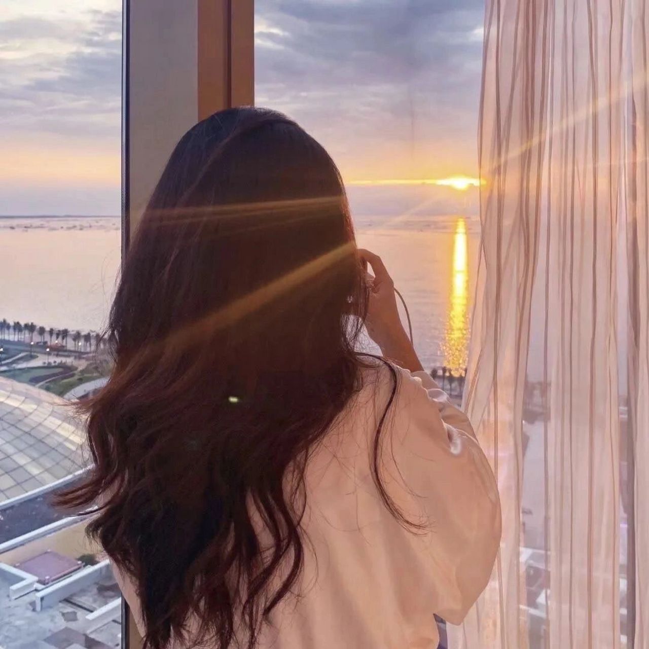 高级意境感女生背影头像