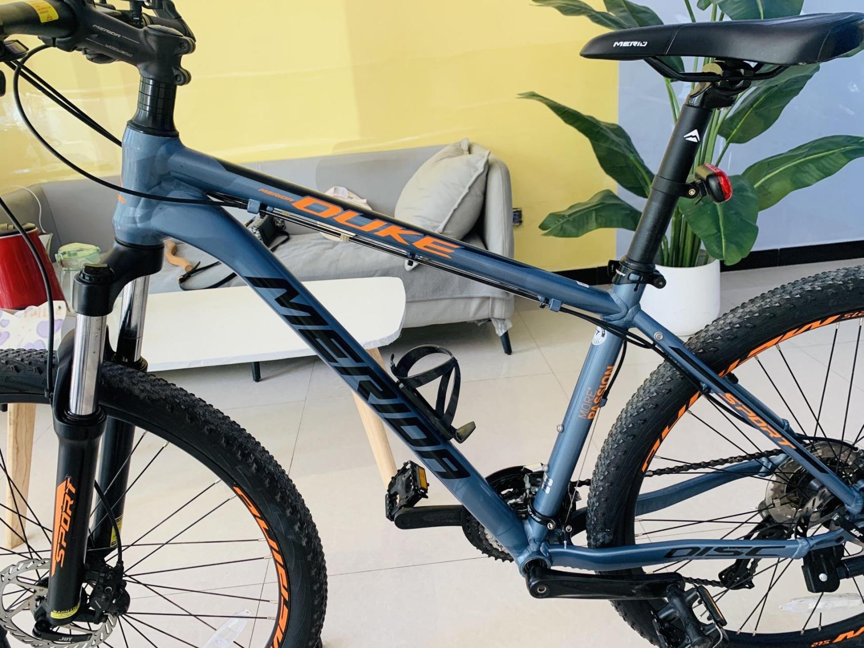 新到,23年美利达公爵300,整车9成新,卖了几个月,骑的不多,27速禧玛诺