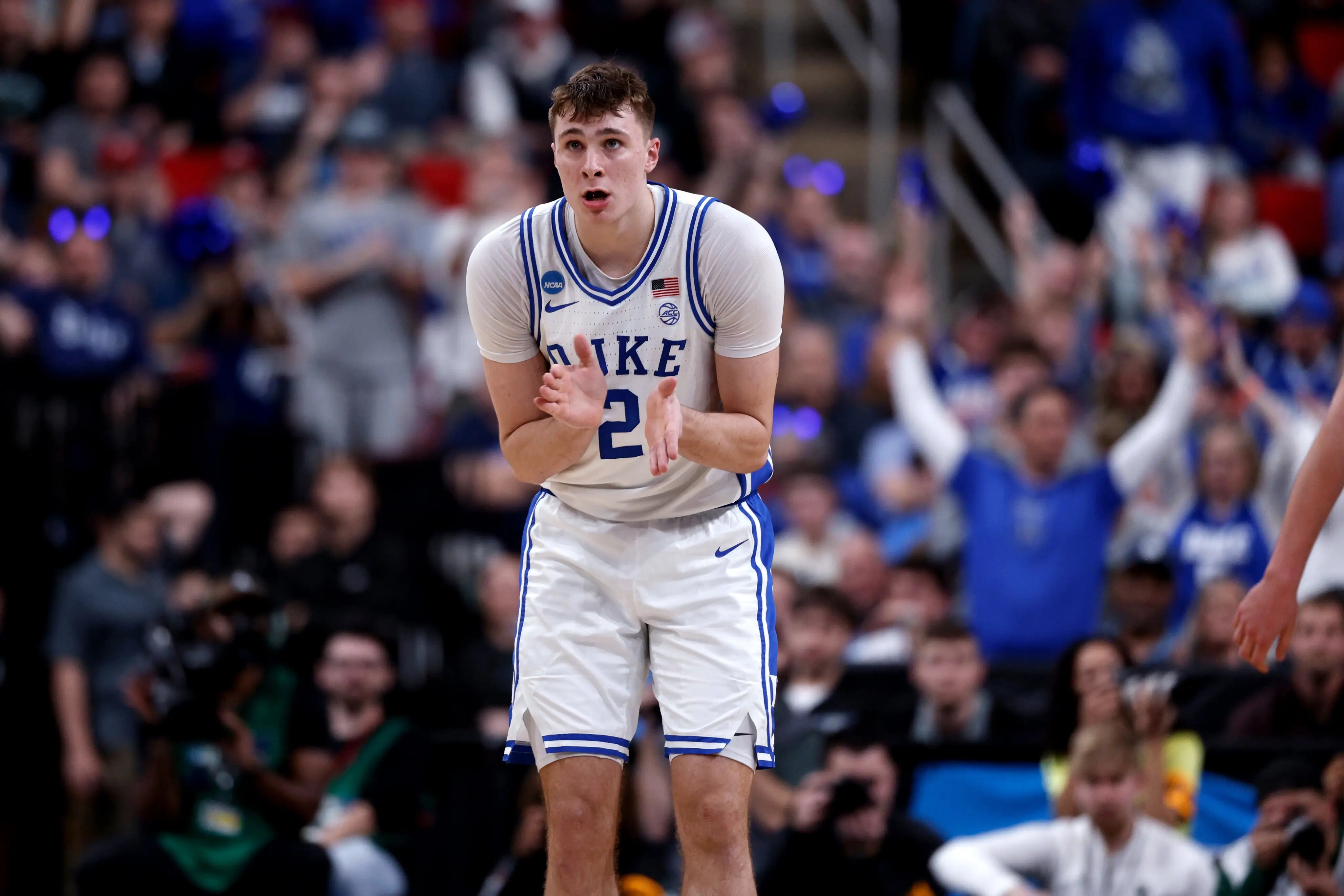 险胜2分！马尔卡宁33分率爵士险胜独行侠 弗拉格26+10+8准三双难救主