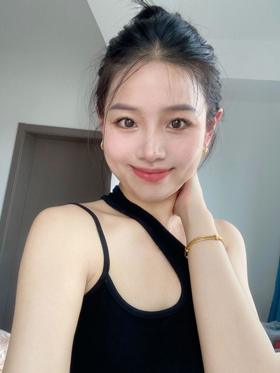 短发也可以扎肯豆中分丸子头