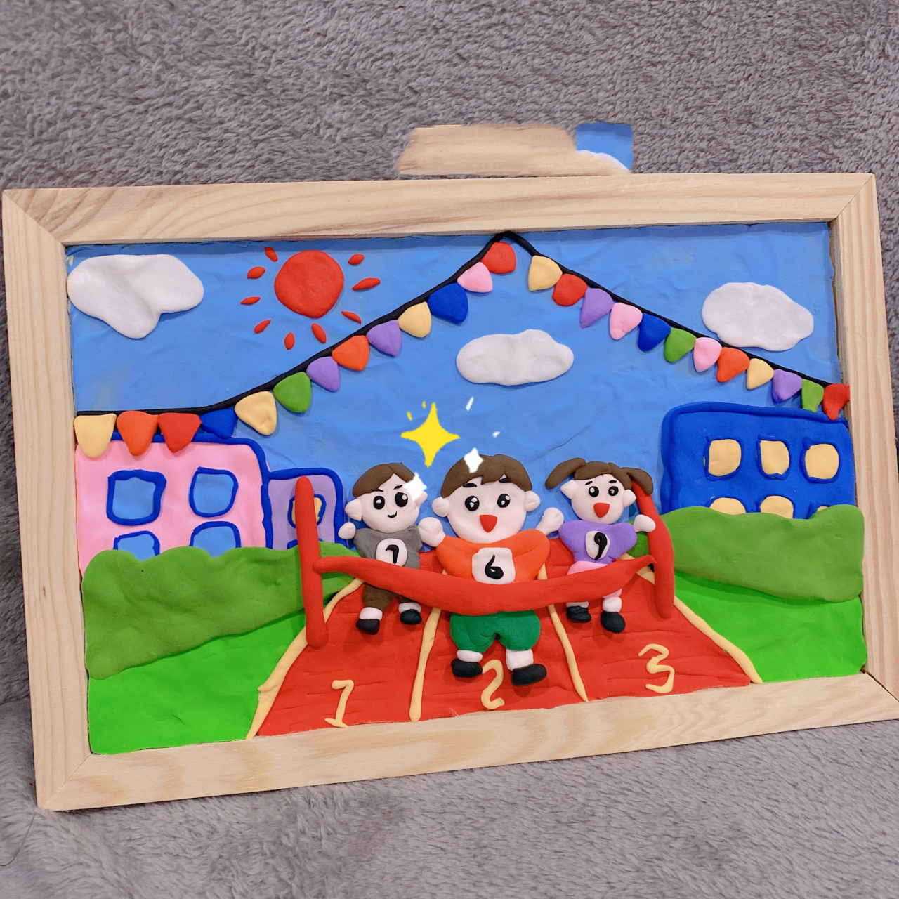 学校运动会超轻粘土画 尺寸:20×30木框 用时:50分钟 参考图在最后