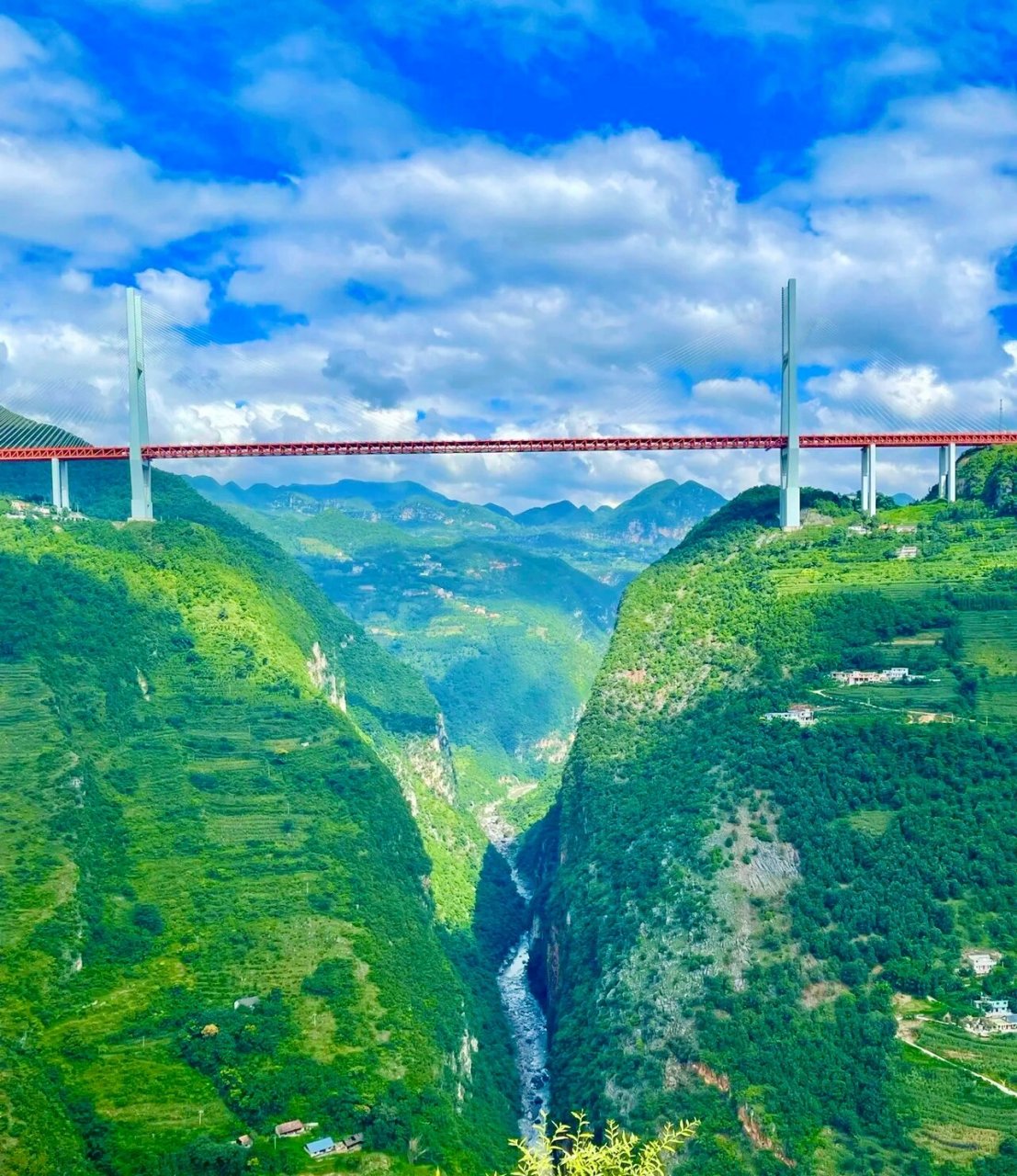 世界最高悬索桥一北盘江大桥打卡 桥面到江面565米的高度带给人强烈的