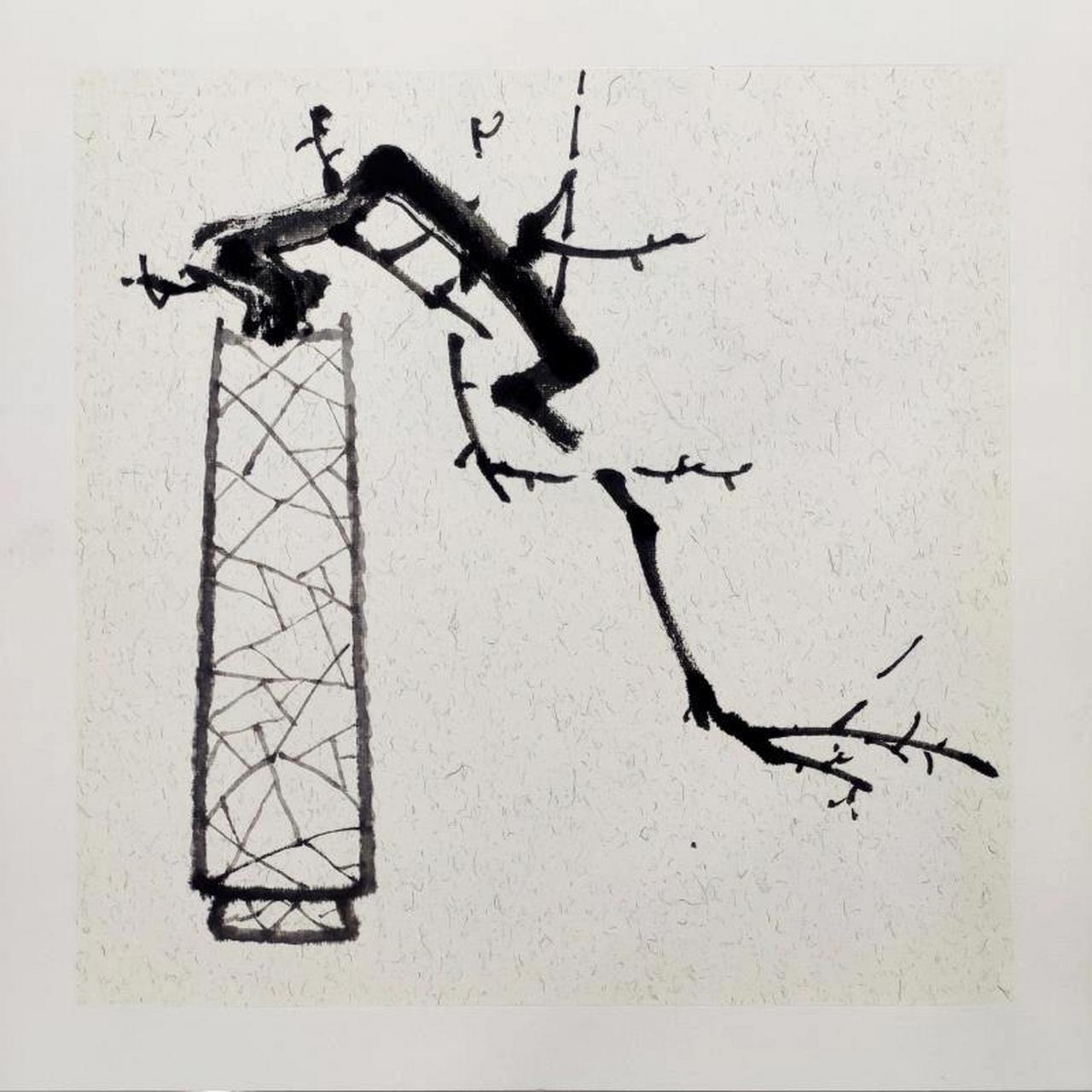 国画教程步骤分享—梅花 《满室生香》 1,先画花瓶,用淡墨勾出花瓶的