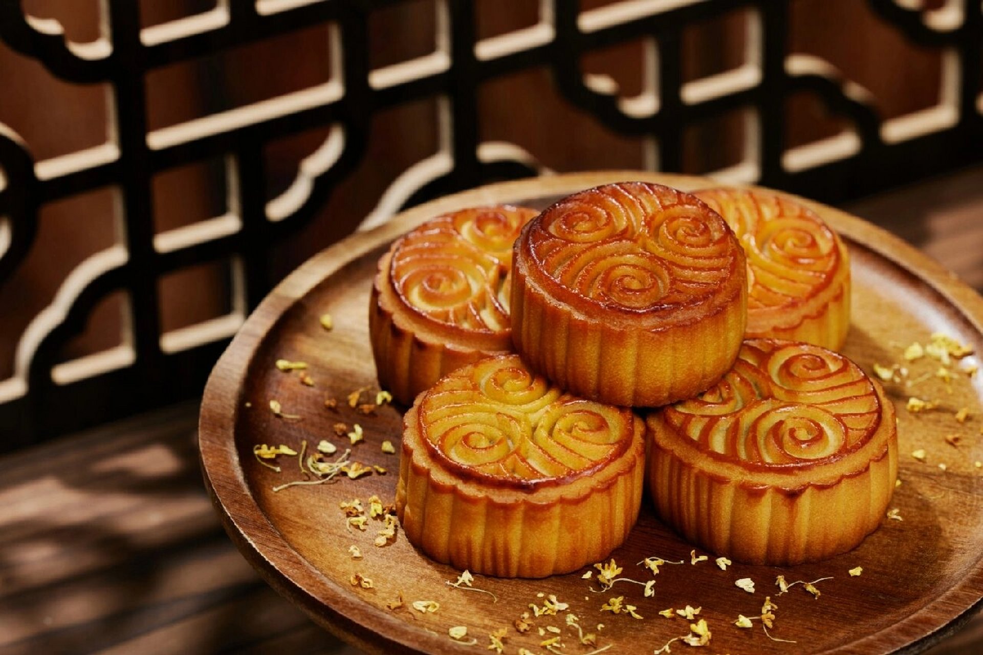 传统中秋月饼  | 中秋摄影Ⅰ 中秋节吃月饼和赏月是中国南北各地过