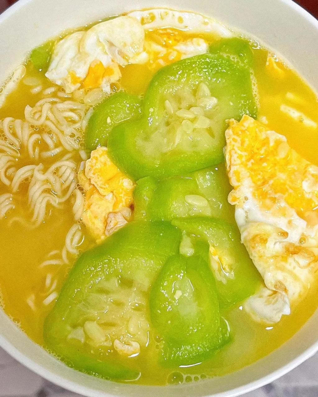 好吃到连汤都不剩的丝瓜鸡蛋面!