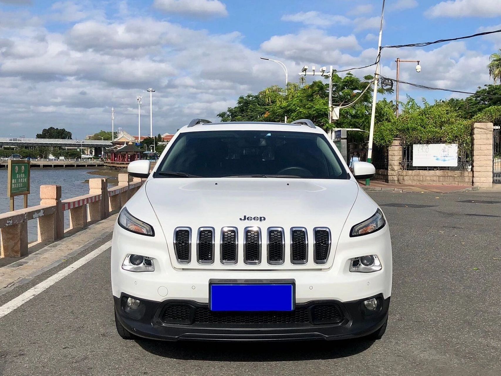 性价比超高的吉普jeep自由光 高性价比suv,17年本地一手吉普jeep自由