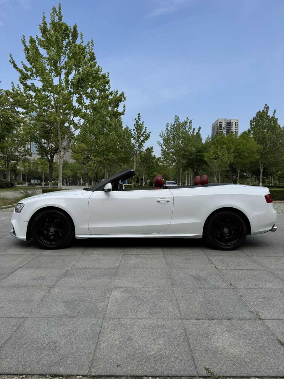 纯进口奥迪a5软顶敞篷跑车,完美升级14款,两门四座,新车落地六十多万
