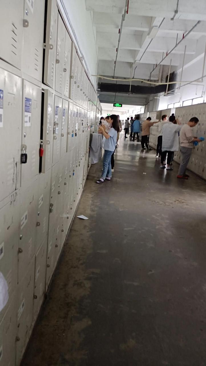 泰州蓝思小时工31我没去,干装修当学徒130一天,我不想干,在家两个半月