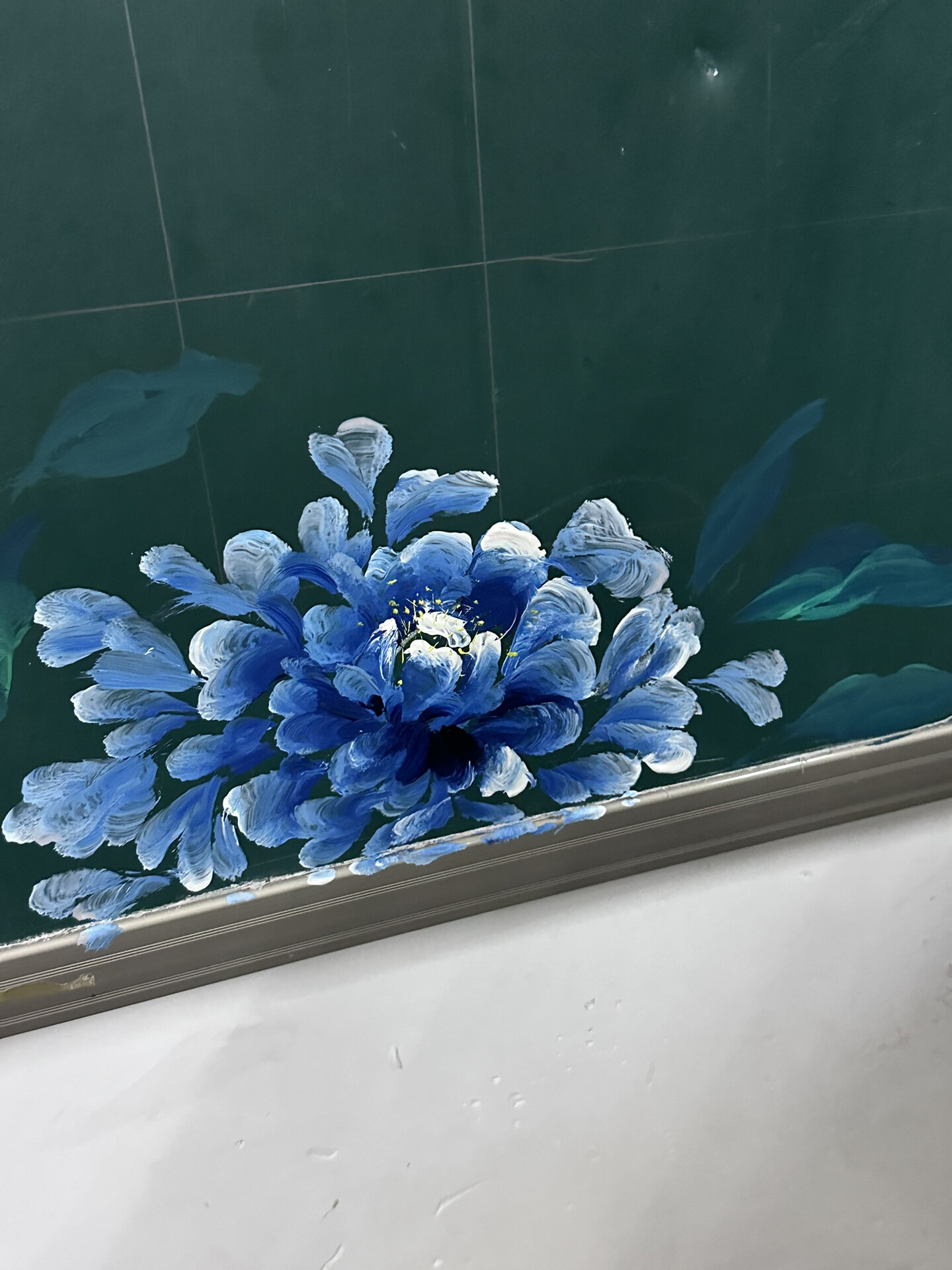 水粉牡丹黑板报