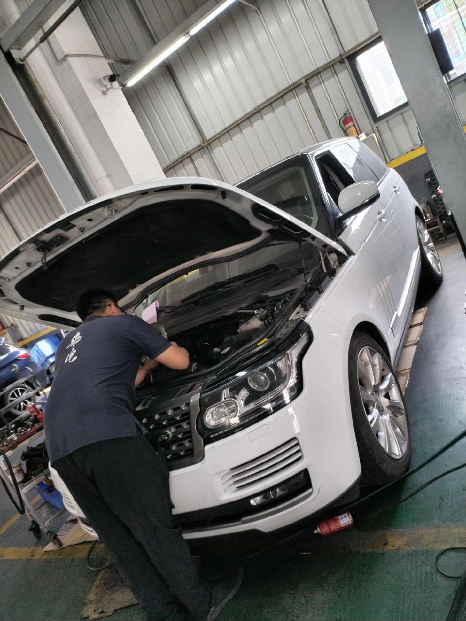 路虎揽胜 维修发动机漏水 更换水泵,上水管,四通总成,连接管胶圈