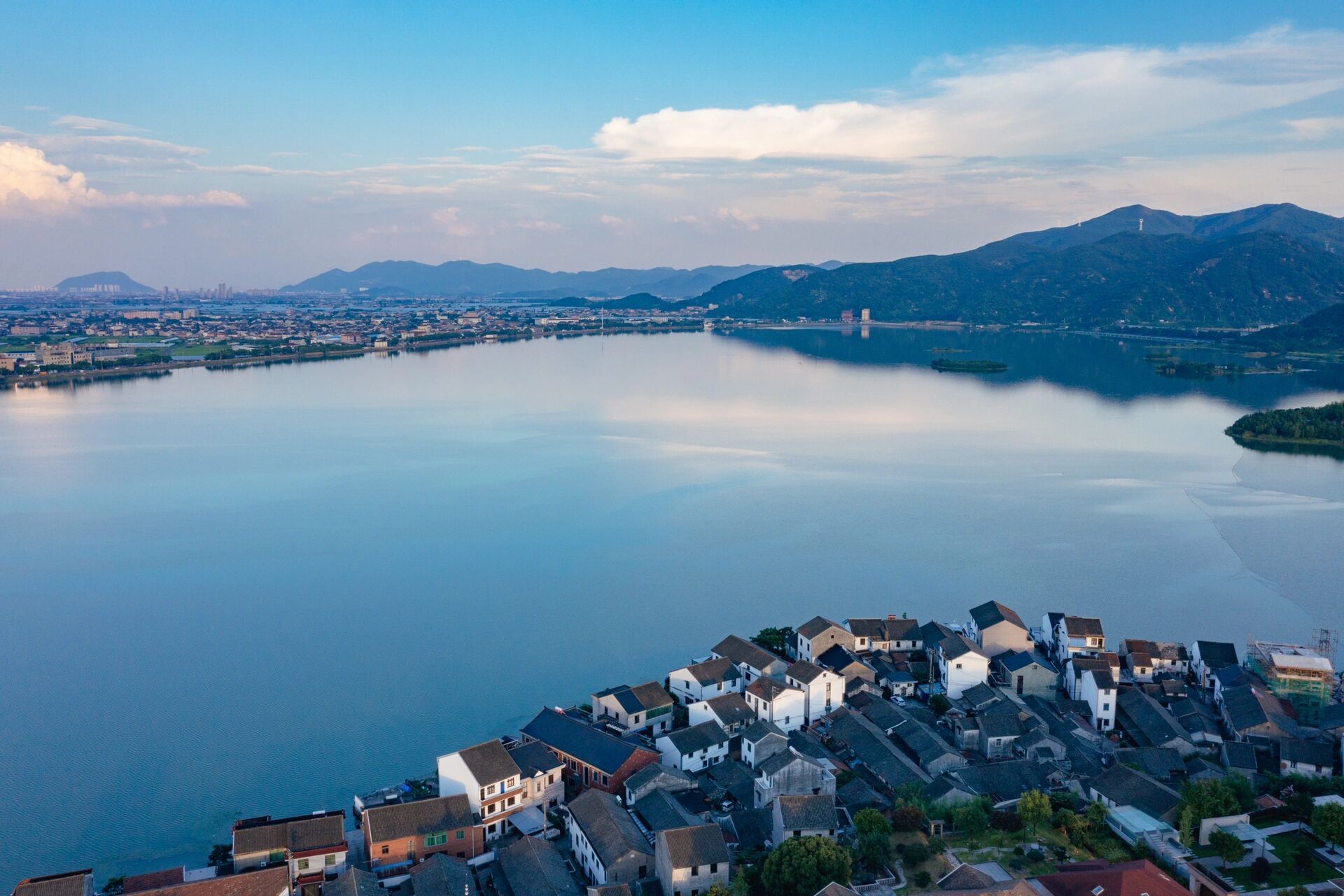 这里是浙江宁波慈溪! 全国百强县,风景也很美.