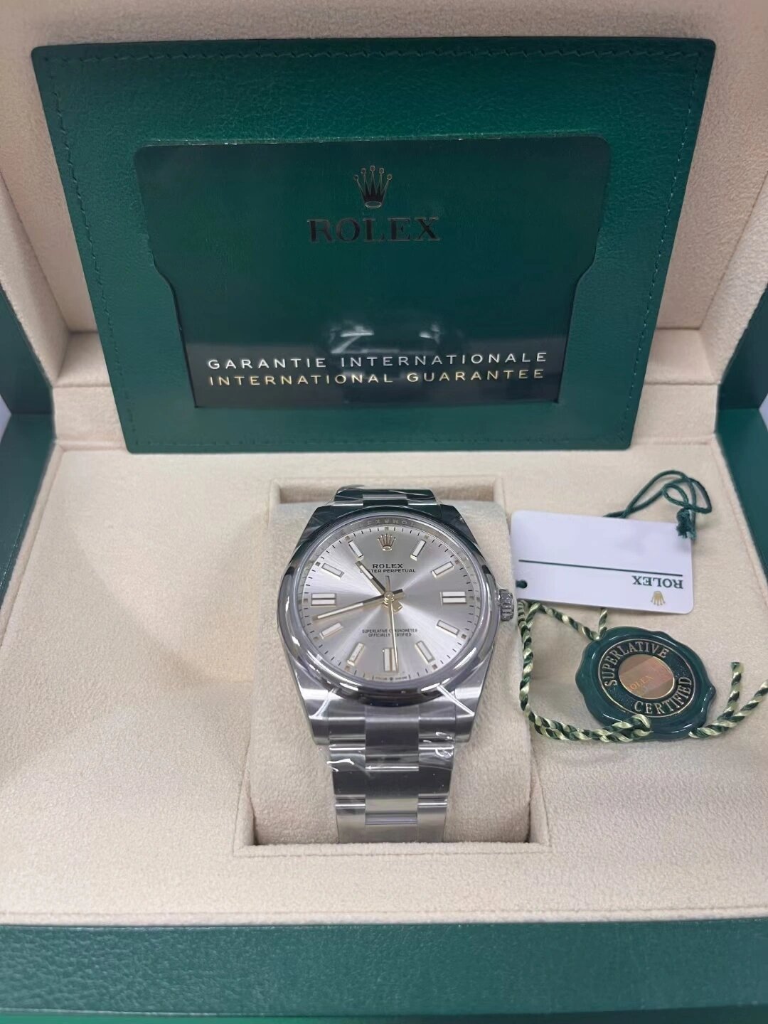 劳力士蚝式恒动系列银盘恒动124300-0001