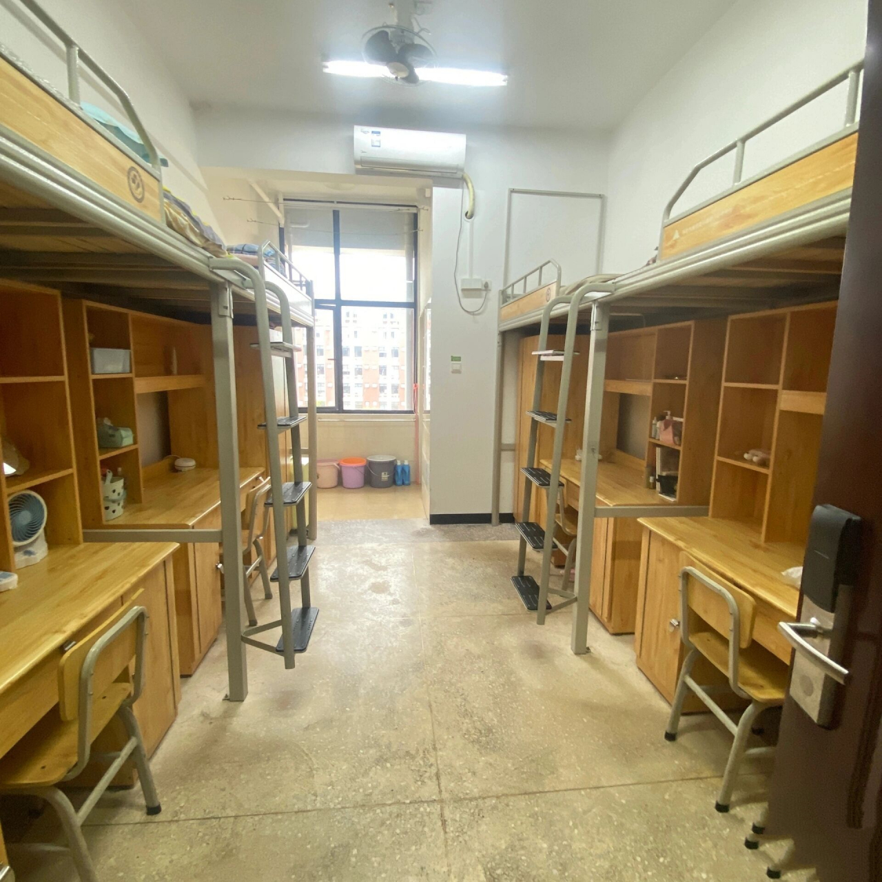 长沙卫生职业学院新生介绍篇来啦 图1～图5:宿舍—统一都是上床下桌