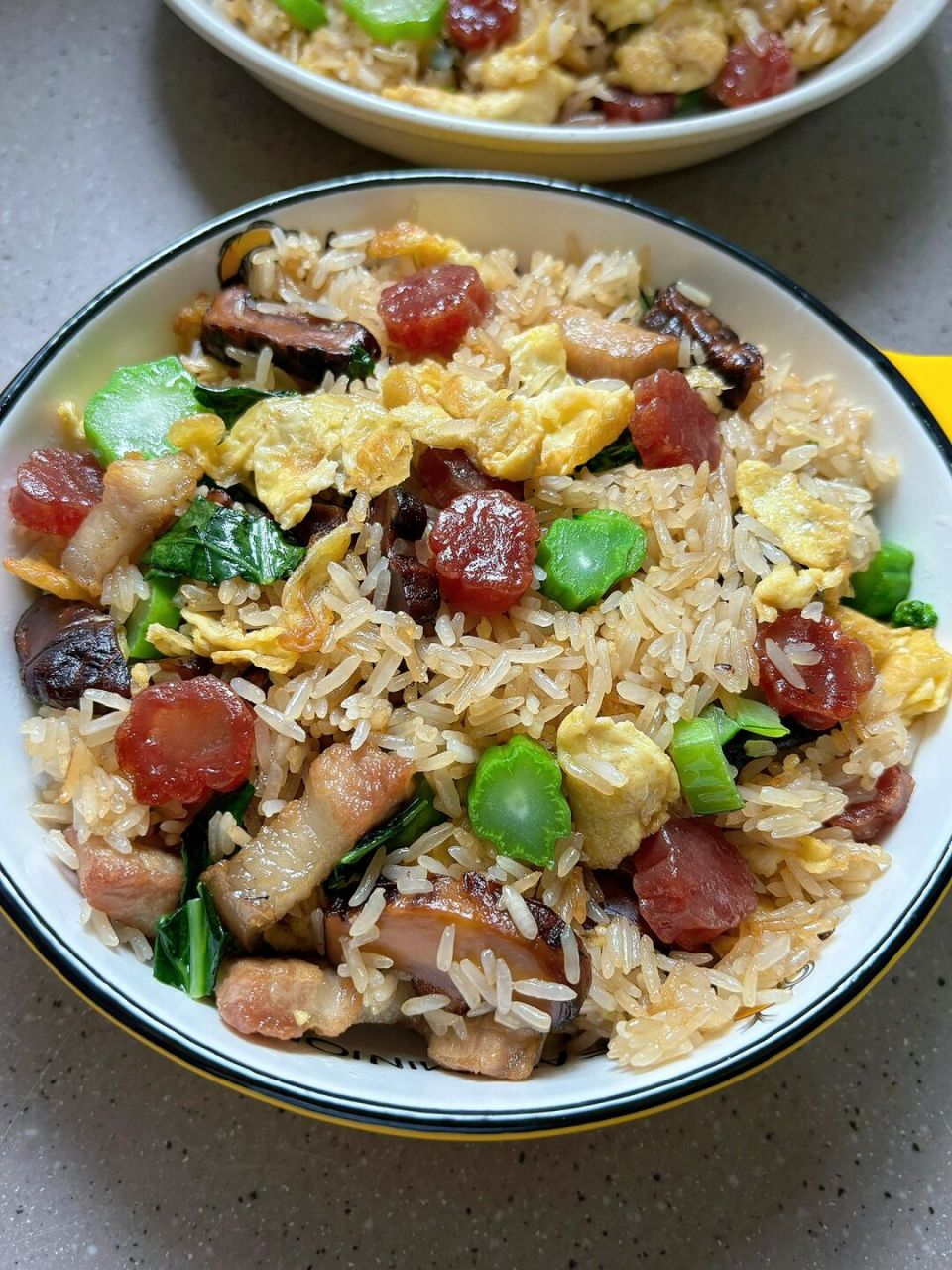 腊肠炒饭这样做太好吃啦!我妈的拿手菜!