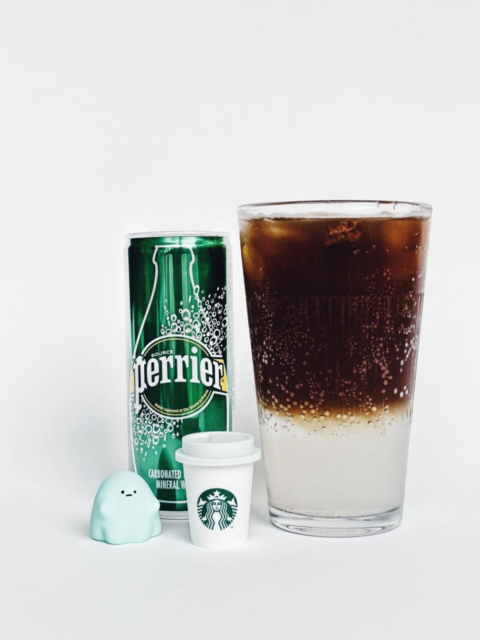 最近超火的星巴克随星杯&巴黎水梦幻联动,双倍星动! 果真没有失望!