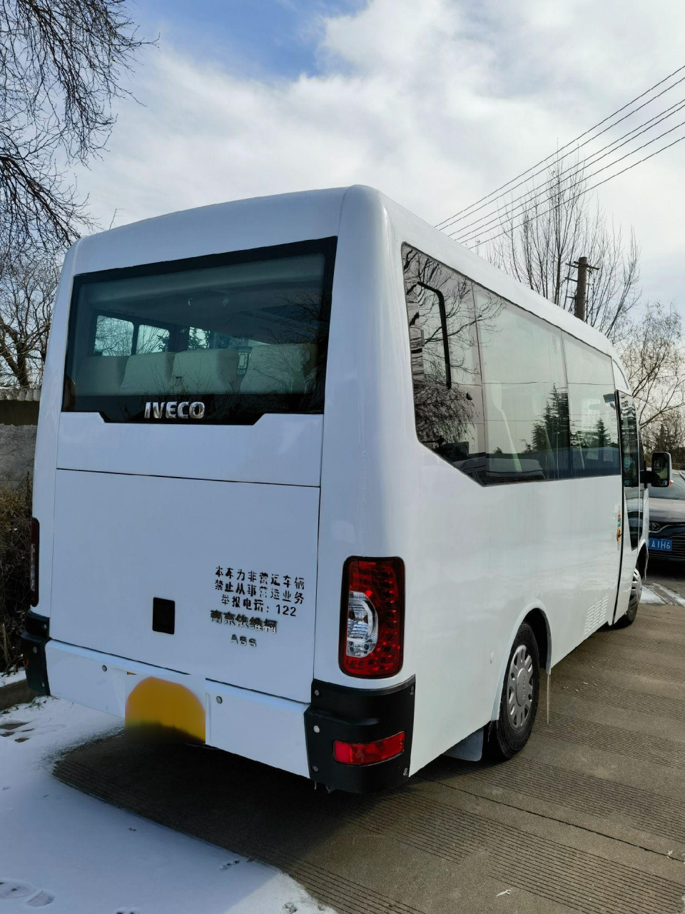 2018年依维柯18座中型客车 后双轮,柴油2.8国五