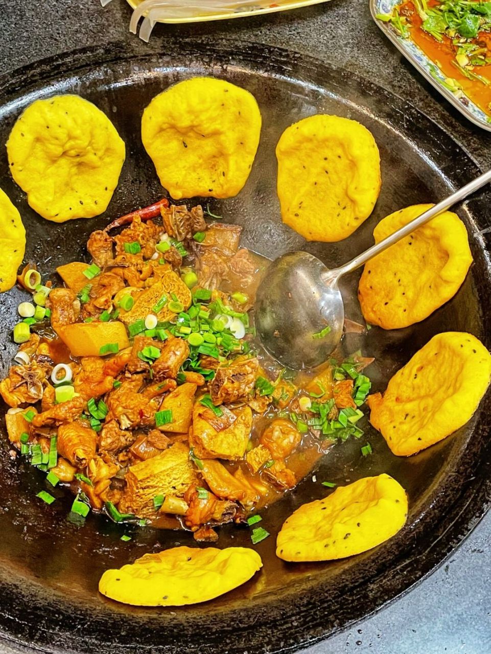 99姐妹大灶台 97水沟营28-1 · 馋了很久的地锅鸡终于吃上了 两