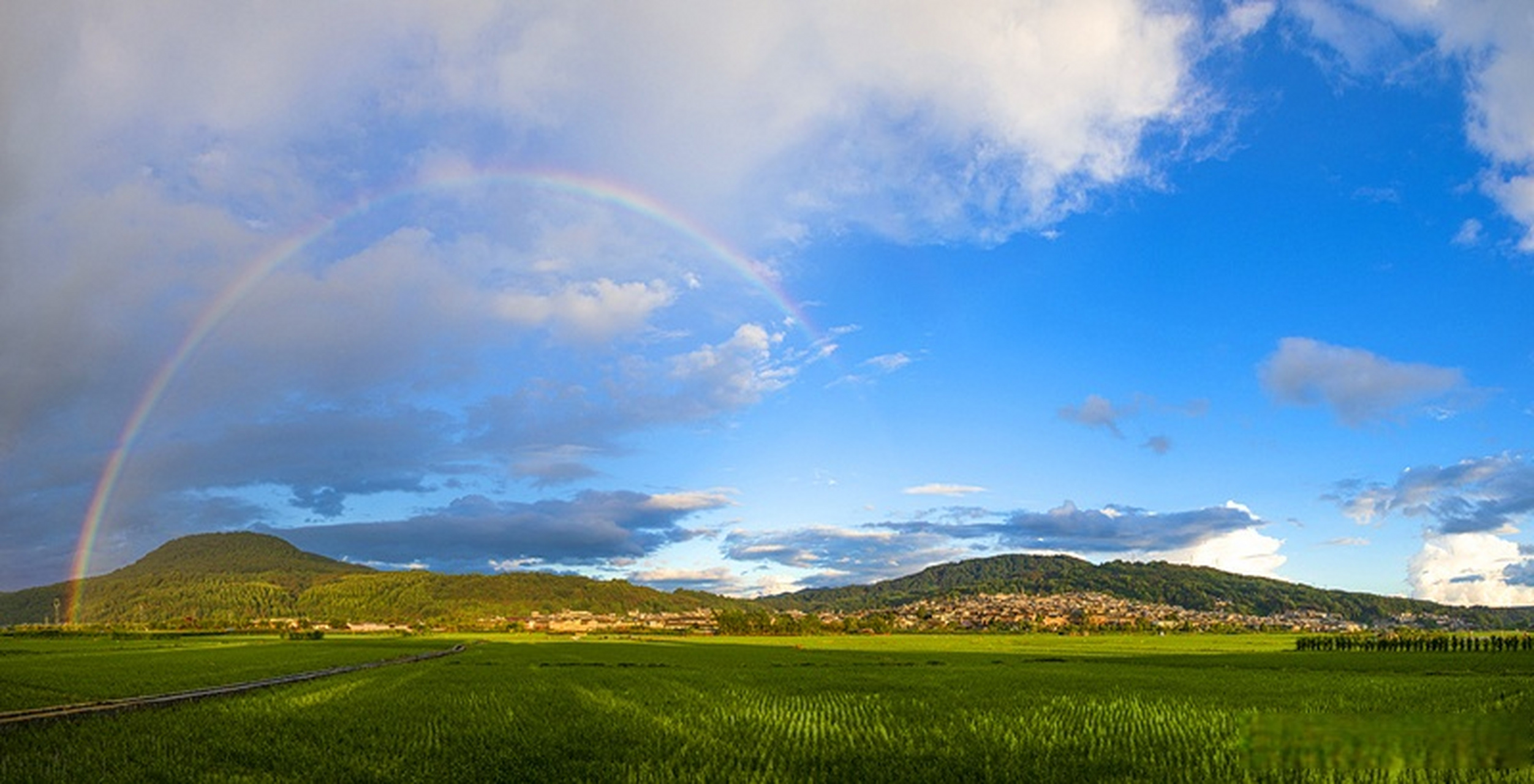 【雨季,来云南腾冲看和顺古镇的虹】在云南保山腾冲市,雨季的和顺古镇