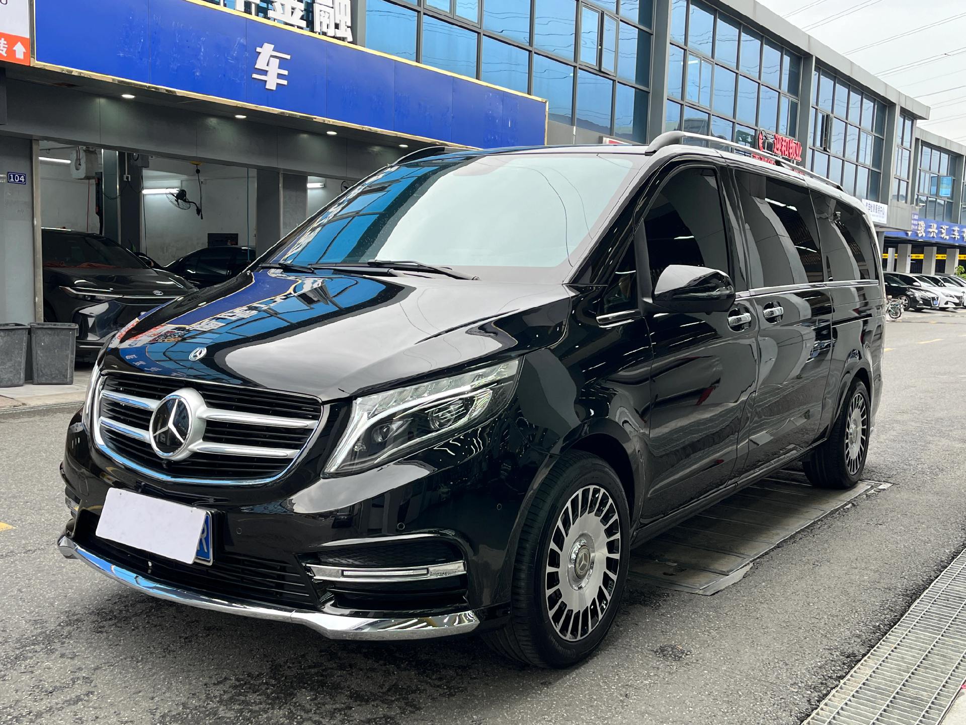 奔驰v250l  豪华 7座 2019年9月上牌,行驶3.