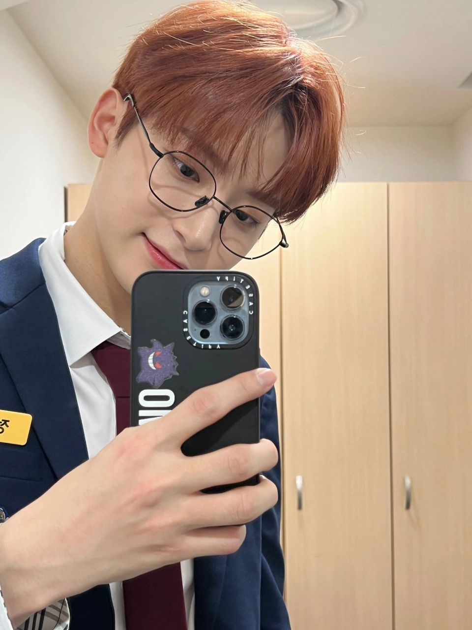 这位眼镜美男校服帅哥是哪位? 原来是cravity具廷谟～ 请多多关心吧!