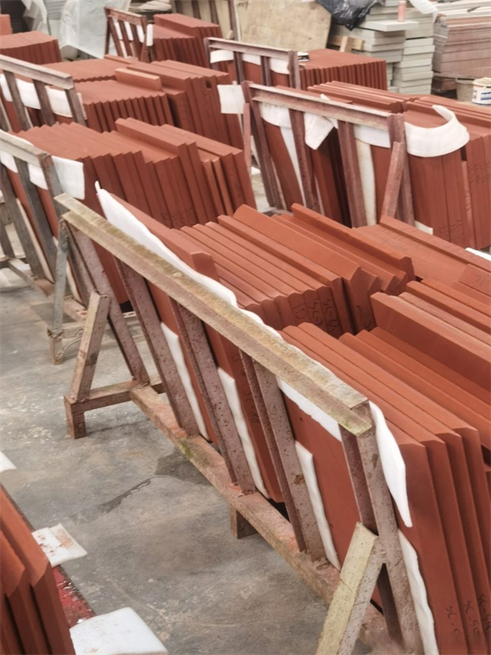 它的独特色彩,坚固耐用以及美观的外观使得四川红砂岩成为了建筑设计