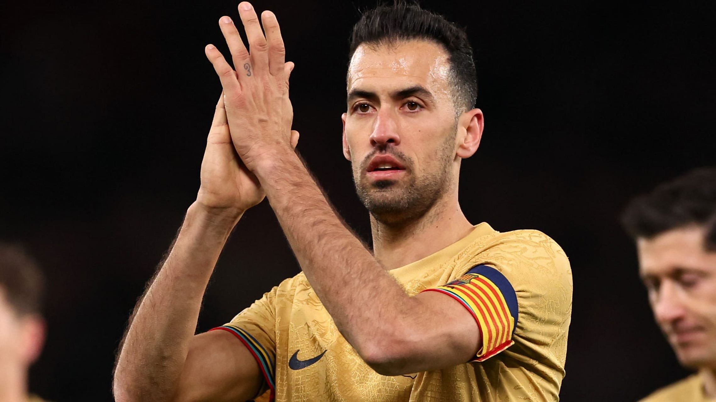 塞尔电台:布斯克茨的未来取决于梅西是否回归.