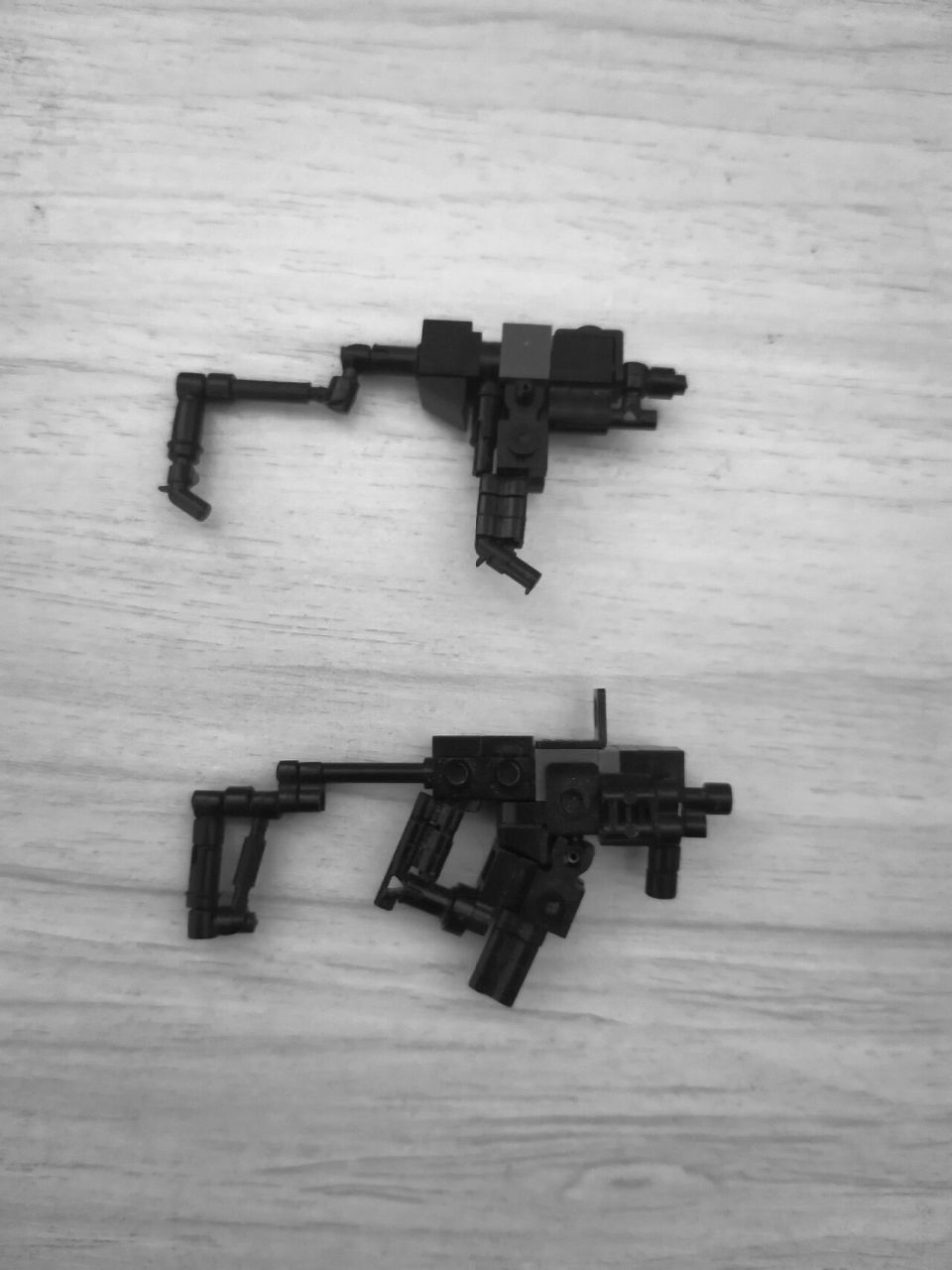 乐高moc装备枪械 外轮廓已经尽力琢磨了,应该能看出这些是啥枪吧