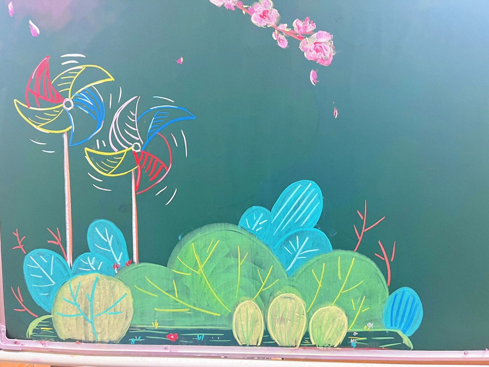 黑板报粉笔画简笔画风车树木 临摹l画