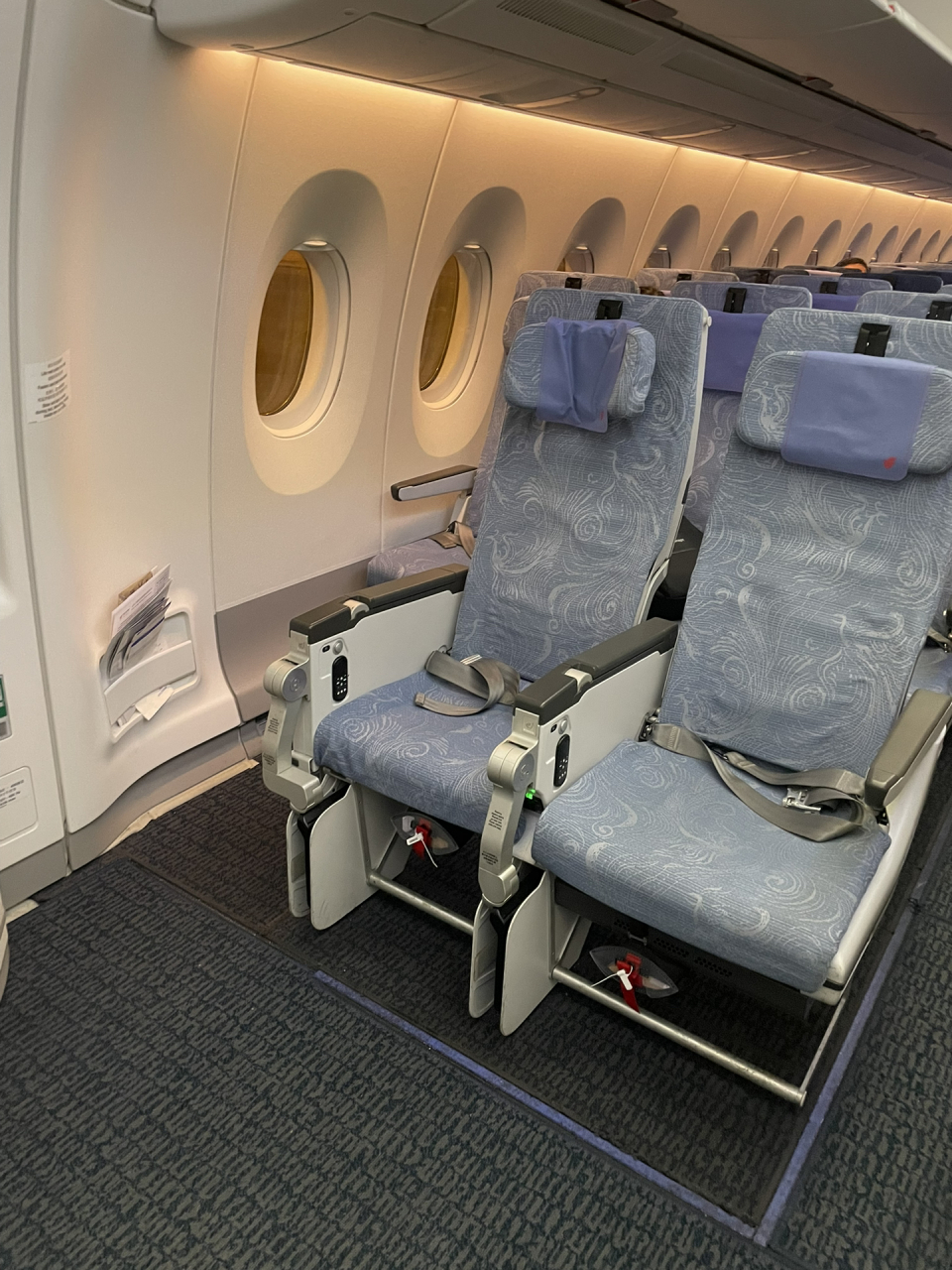 体验一次空客350超赞安全通道座位 今天飞北京体验了一次空客350-900