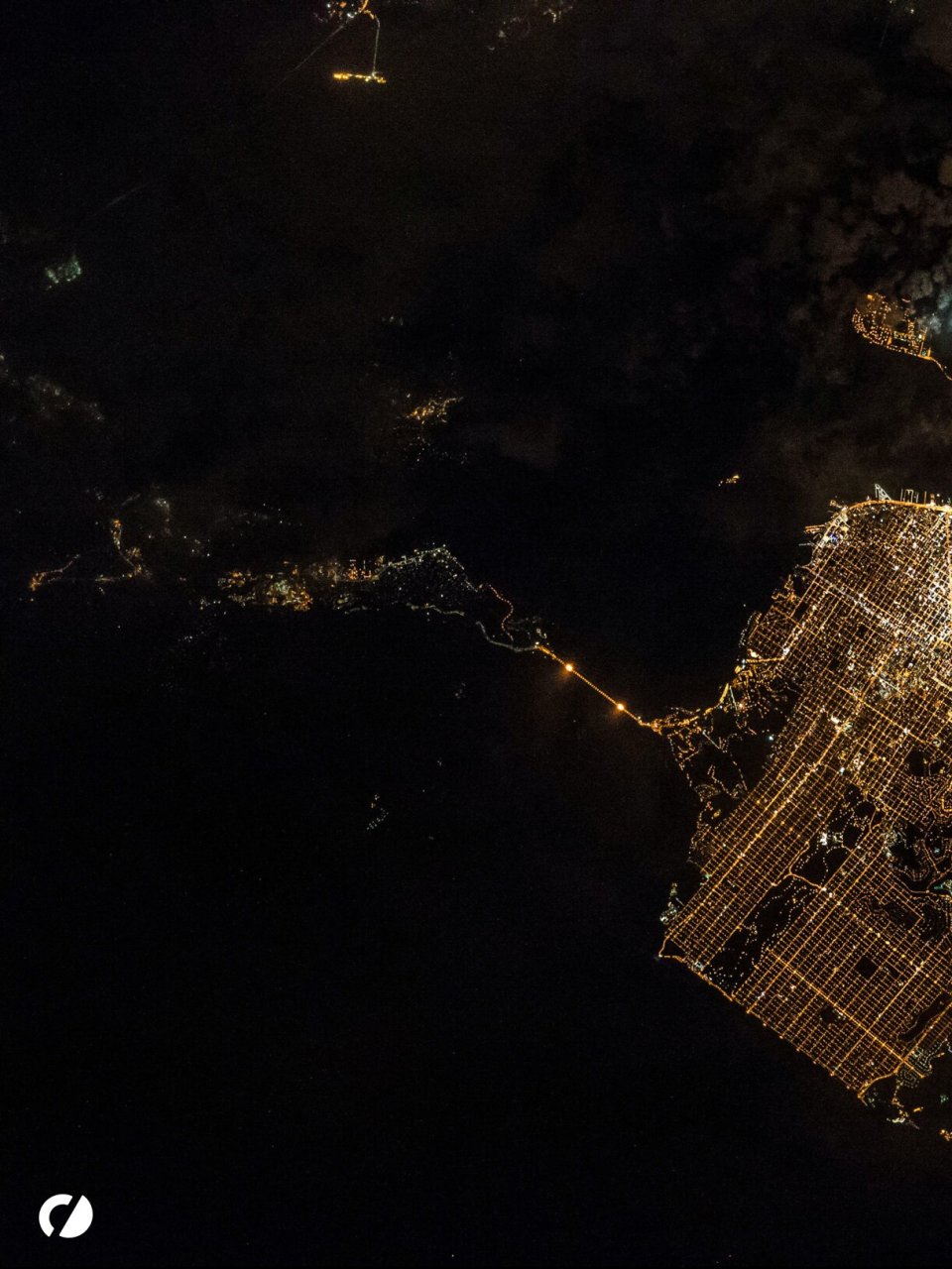 旧金山高清夜景卫星图 这是一张2015年11月9日从国际空间站上拍摄的