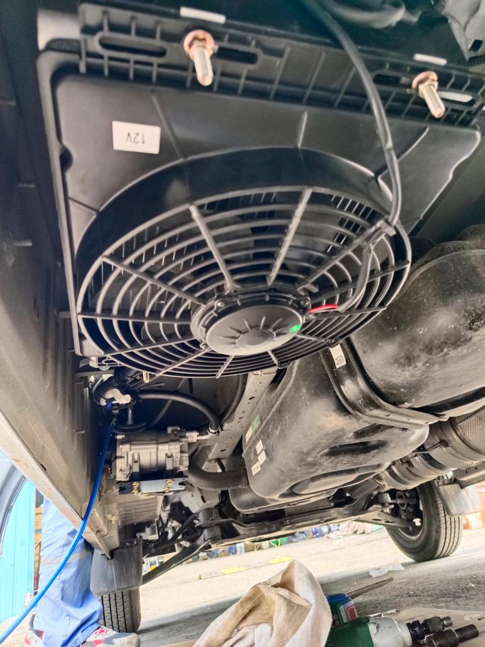 大通v80安装驻车空调,12v需另加块大电池,可驻车时候使用全国卡友