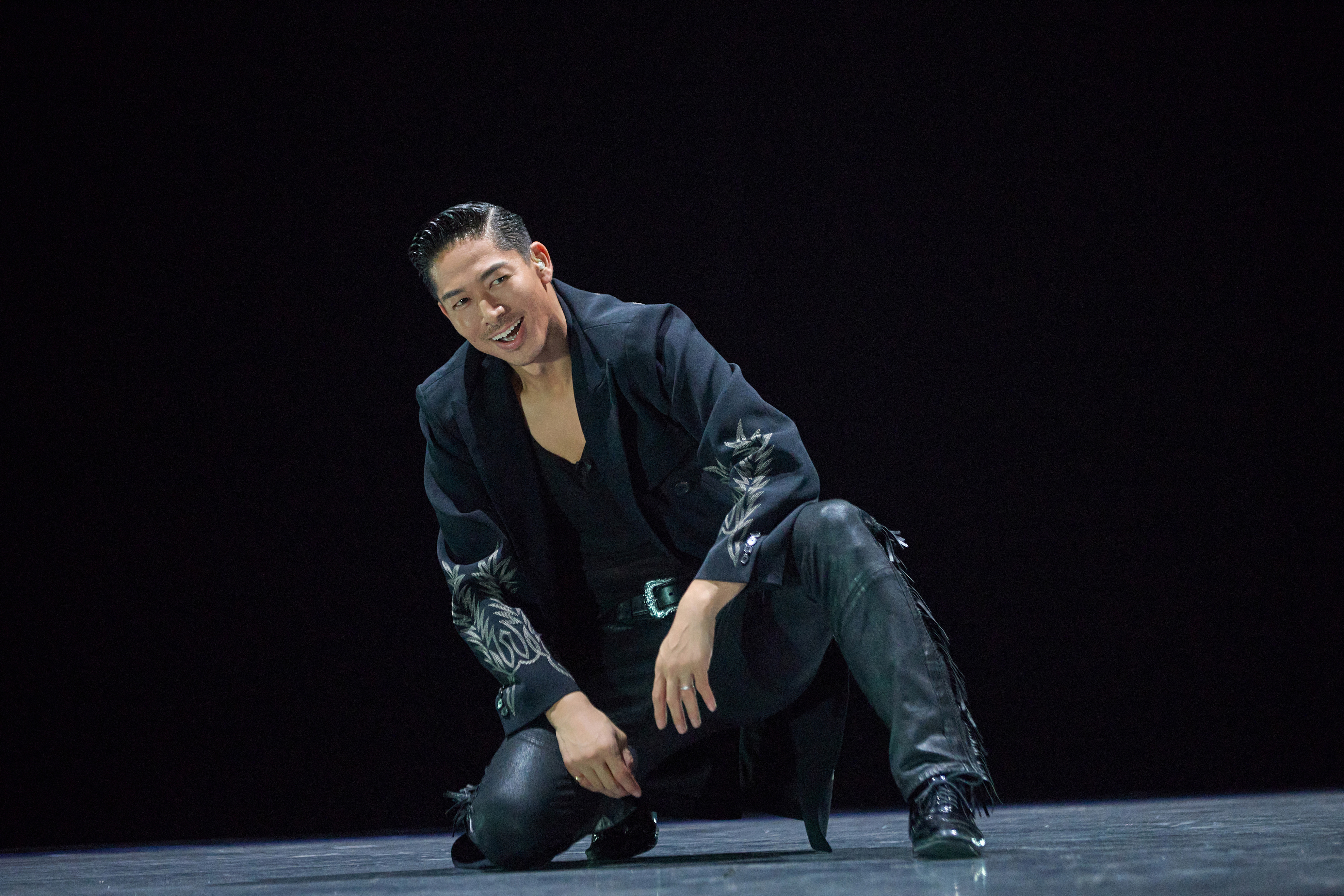 舞台上尽力呈现完美表演的黑泽良平哥哥很帅,私