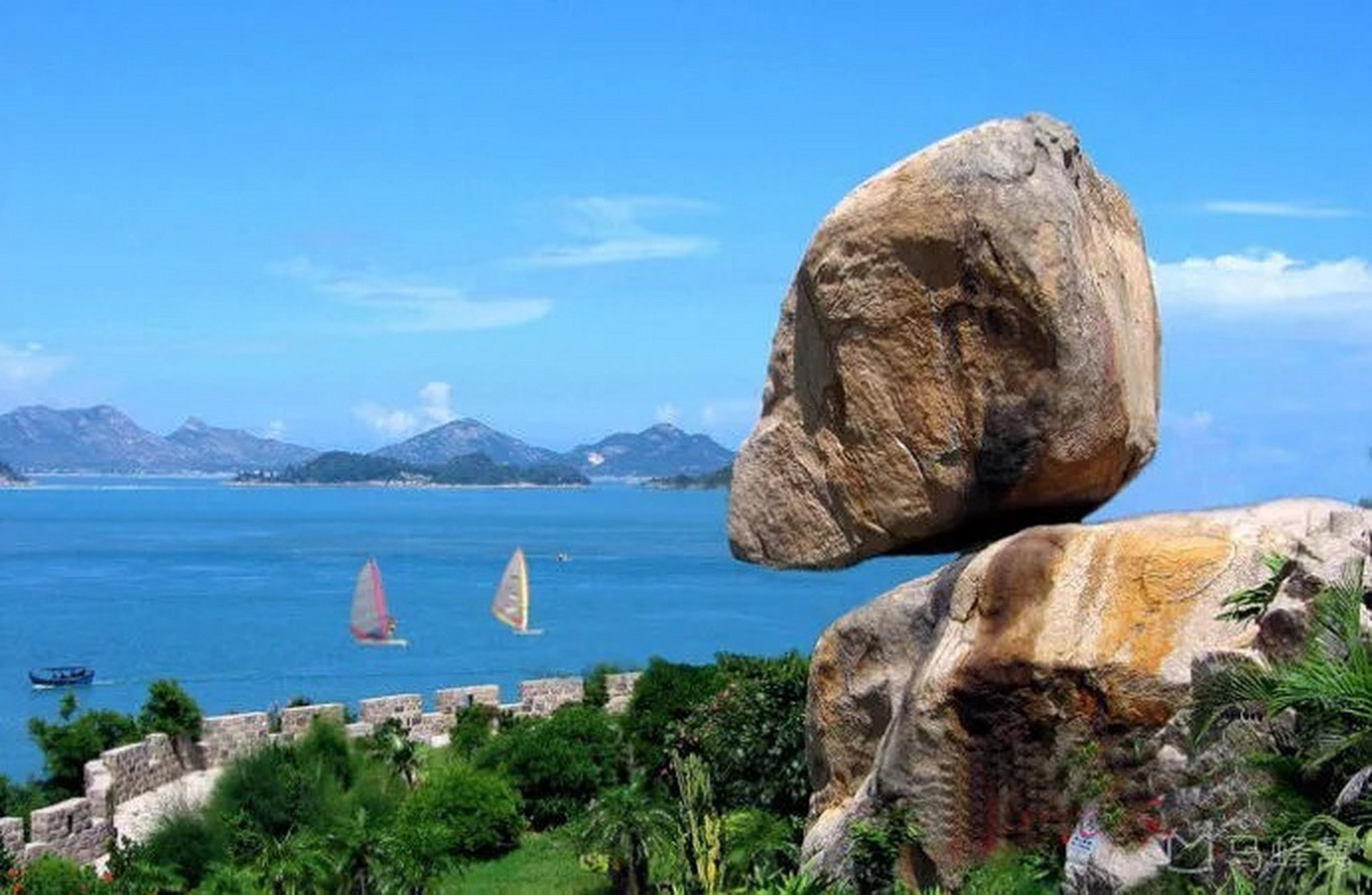 漳州东山岛海滨风光,风动石汽车一日游 0699东山岛形似蝴蝶,又称