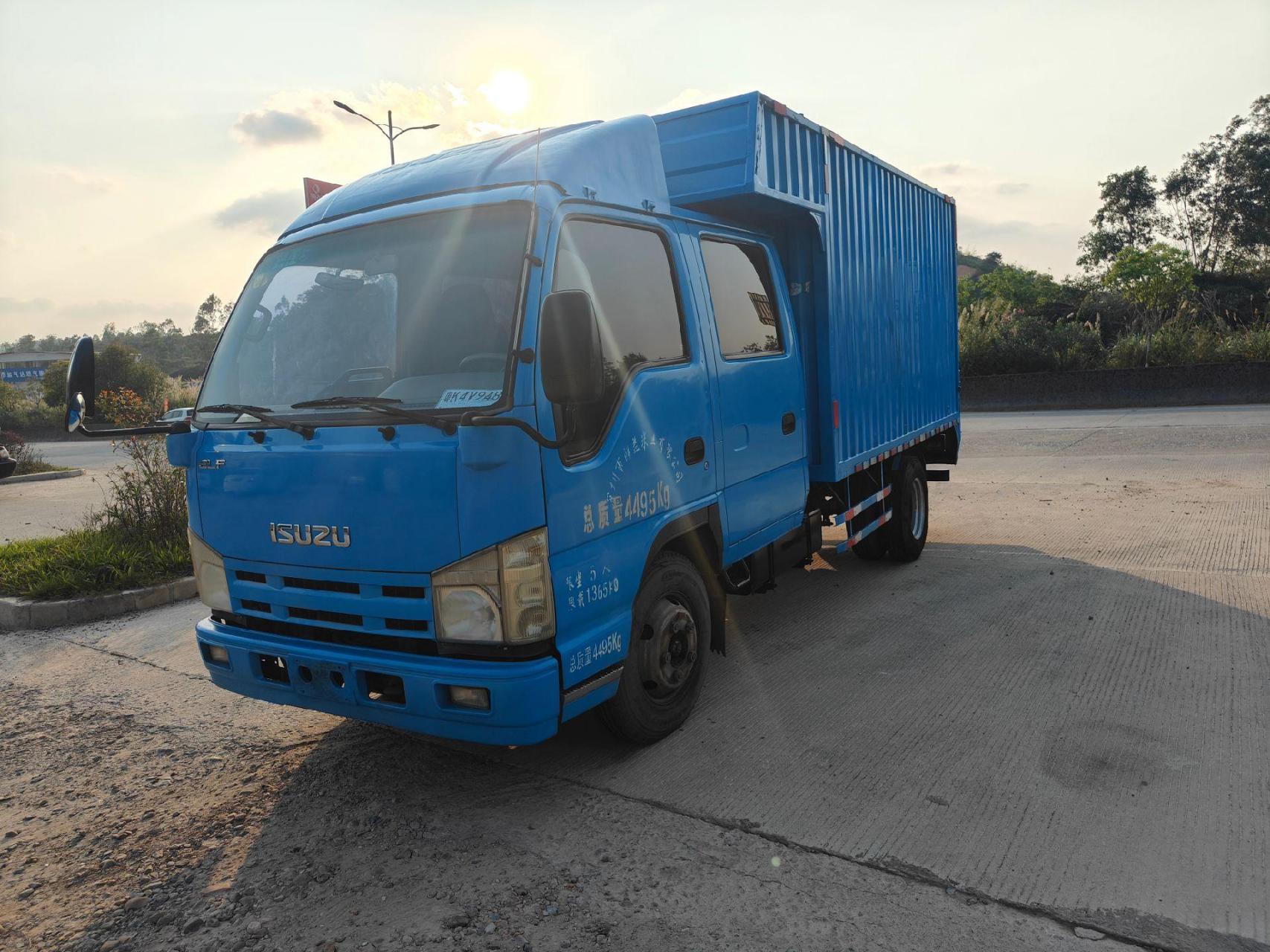 二手货车,17年7月双排后双轮五十铃厢式(长3.3米x宽1.88),4k3.