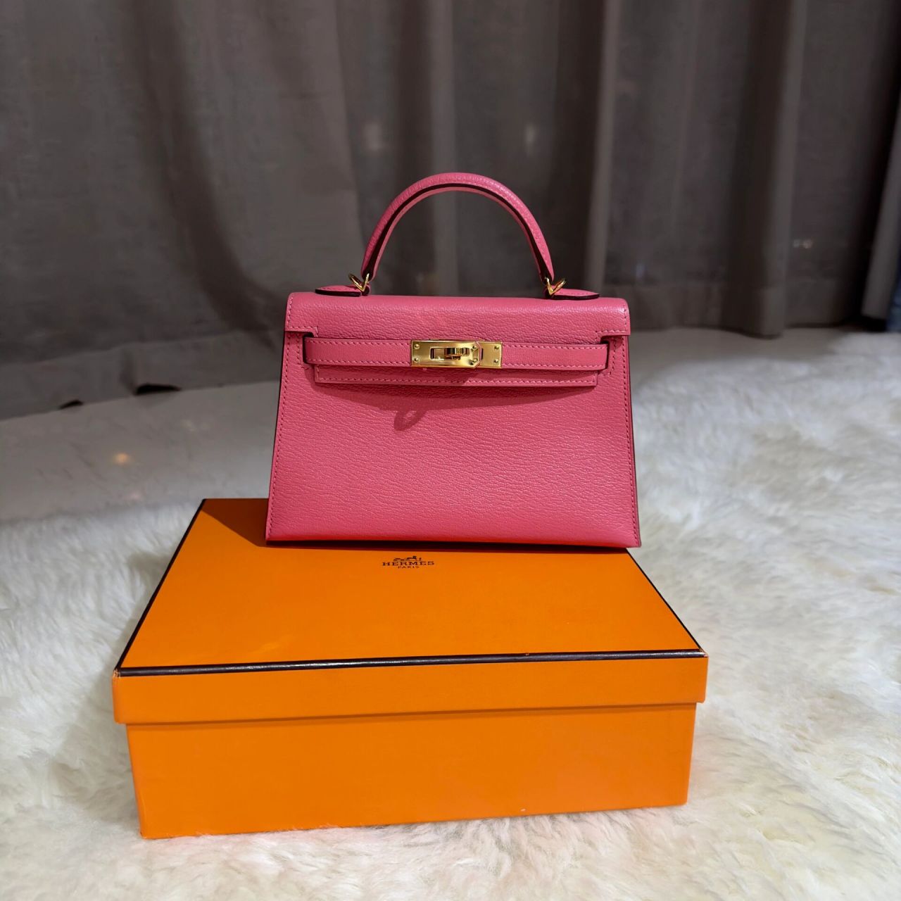 年纪大了真的会喜欢粉色之mini kelly二代 8w唇膏粉,温温柔柔饱和度又