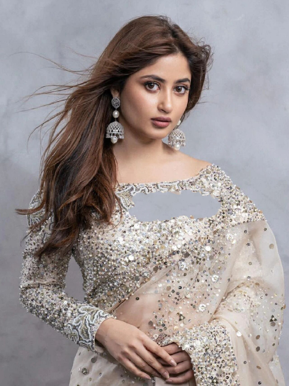 印巴女孩浓密秀发养成—洗发粉 基因是很大一部分,但是先天不足后天也