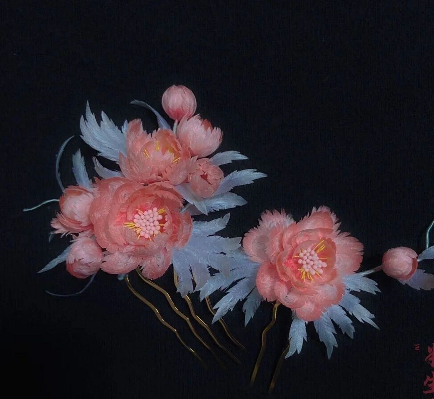 绒花与缠花 9494一,缠花 缠花全名为英山缠花,源于明代,盛于清代