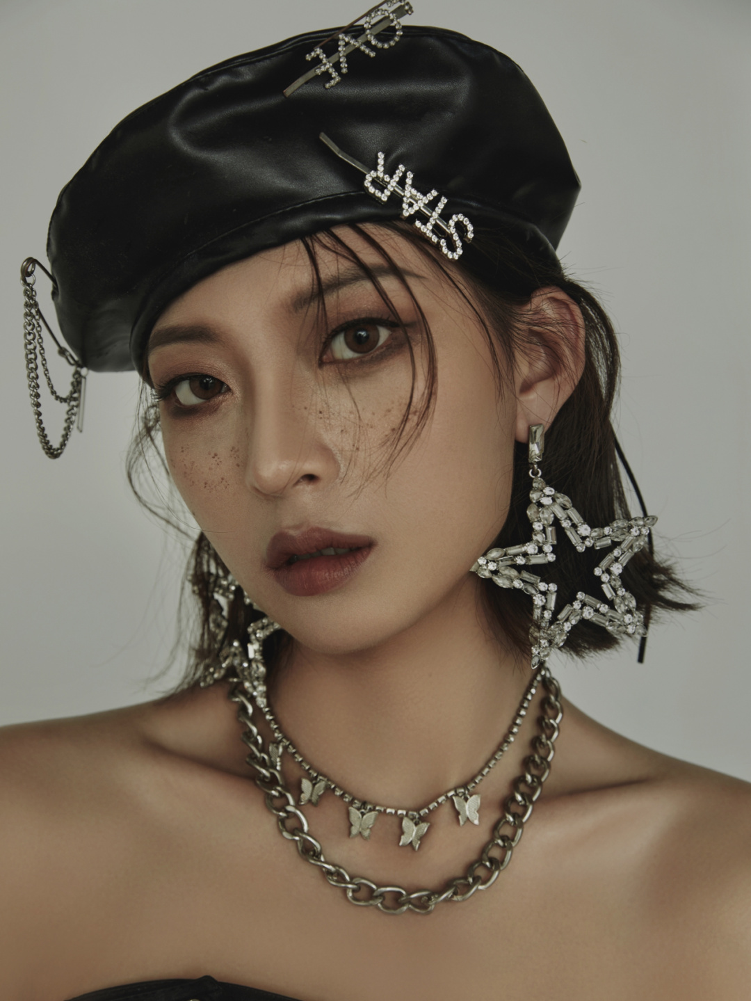 简约高级不缺乏时尚, 举手投足时尚跳跃. 高级且独具内涵