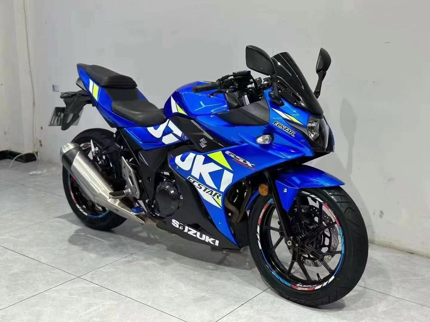 24年全新经典铃木gsx250r,售价15880元包邮,又名铃木小小r,一代神车