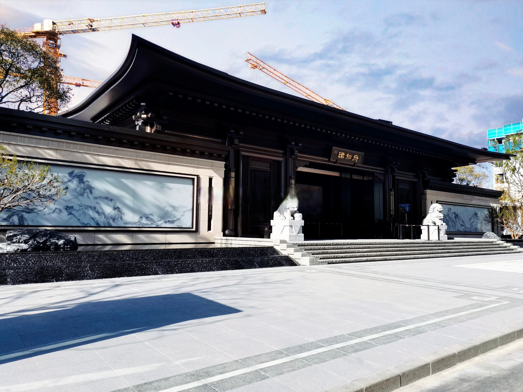 同样是建发的产品,从大门来看,感觉还是有区别的,之前在合肥的雍龙府