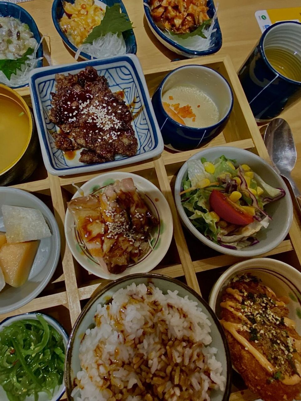 97重新装修过的「界王牛肉饼」,整个店面焕然一新,分为上下二层