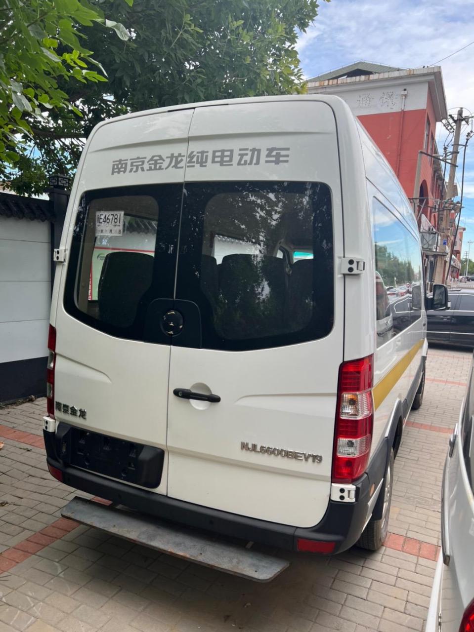 新到一台南京金龙14座纯电动,15年12月上牌,车况特别好,续航200公里