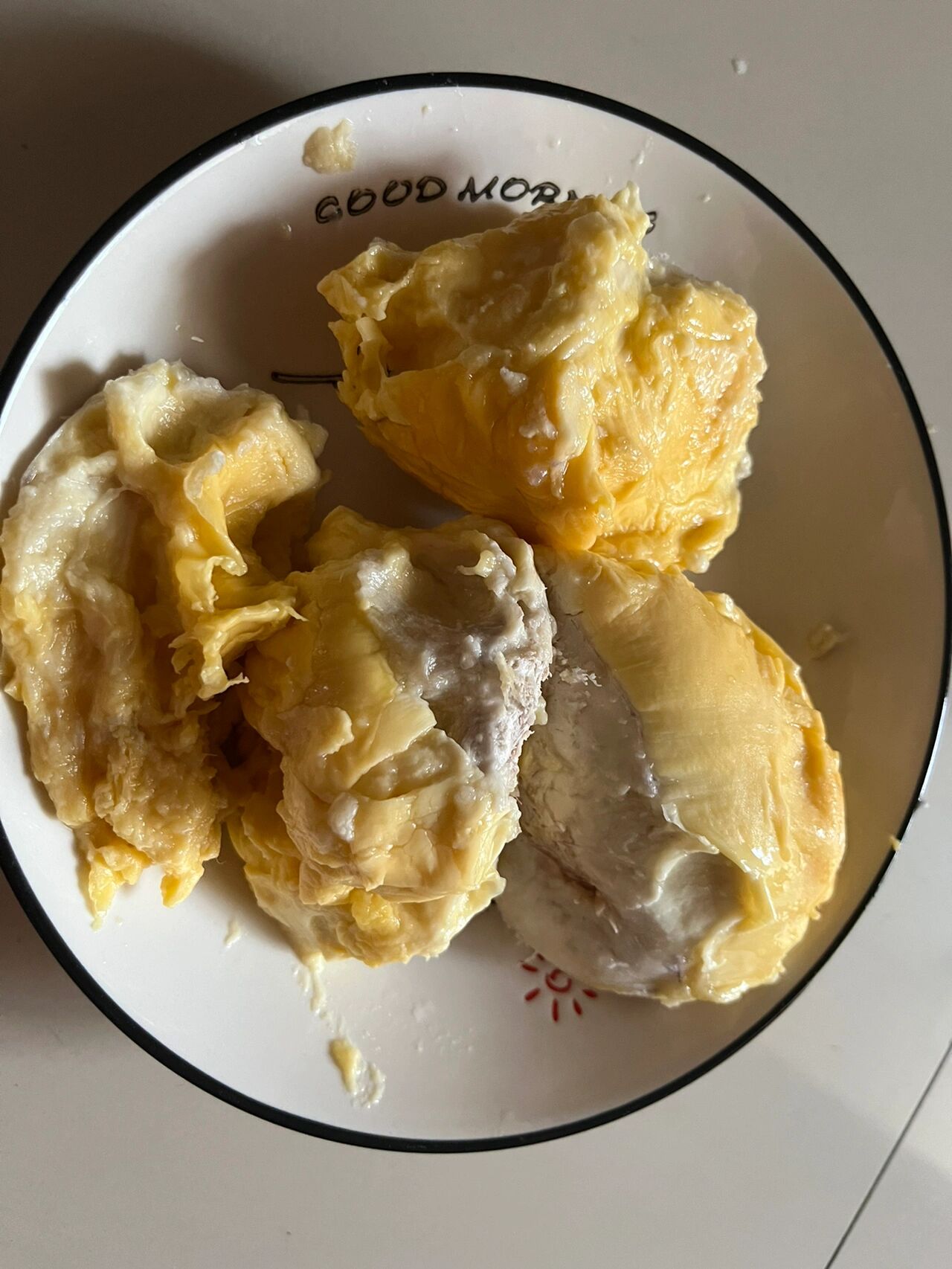 第一次开这种黏糊糊的榴莲,之前都是干包的那种,不知道是品种原因还是