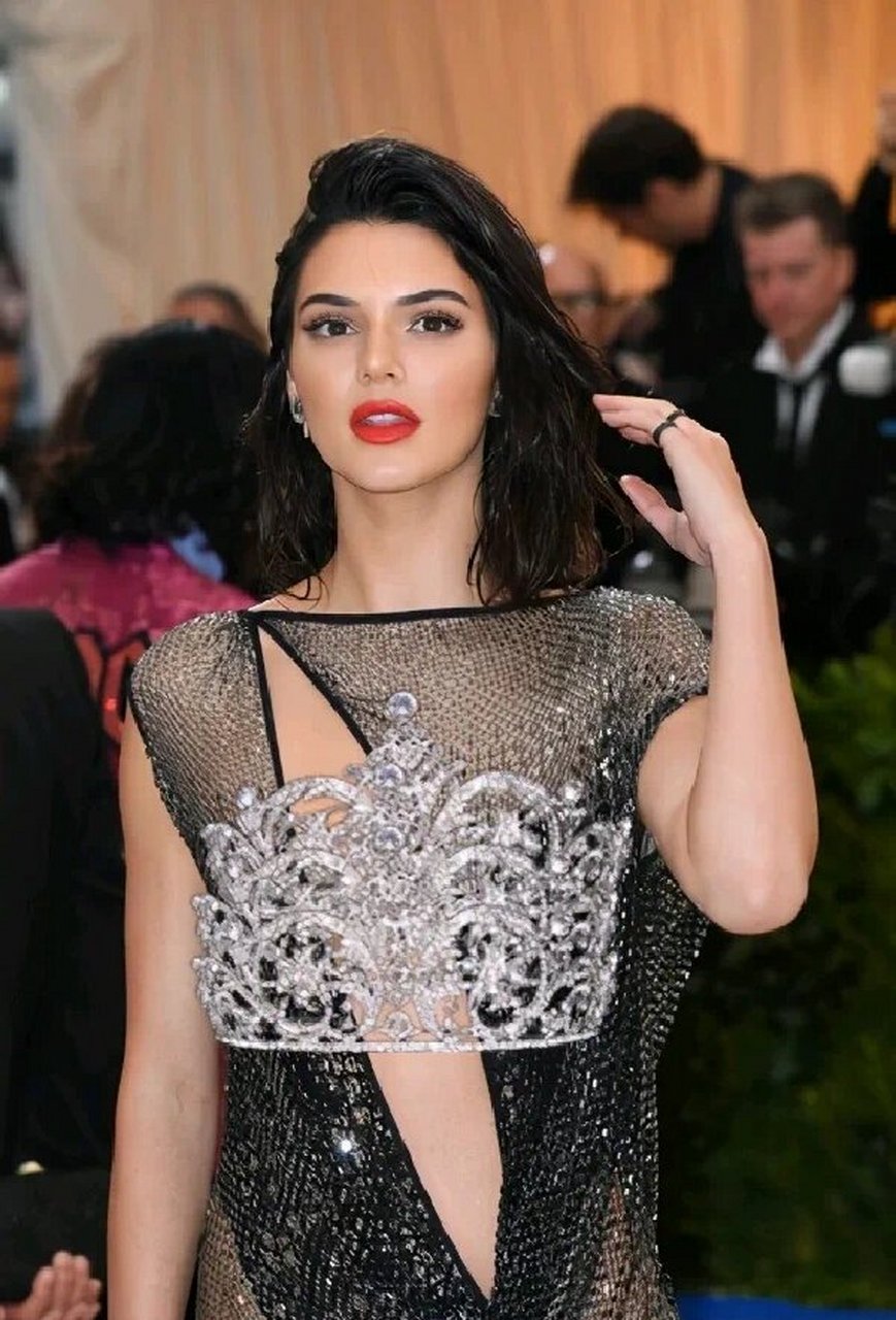 詹娜最美最有争议的一张礼服照片!