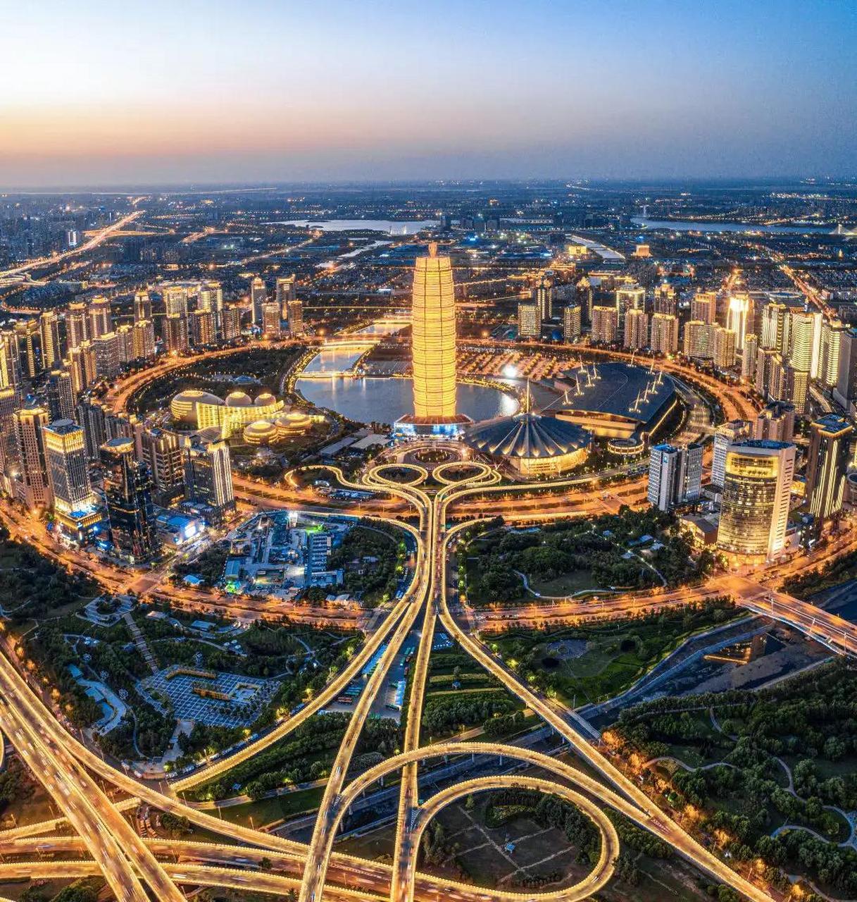 郑州市郑东新区如意湖航拍夜景,以及平面地图,从金水路立交桥往北看