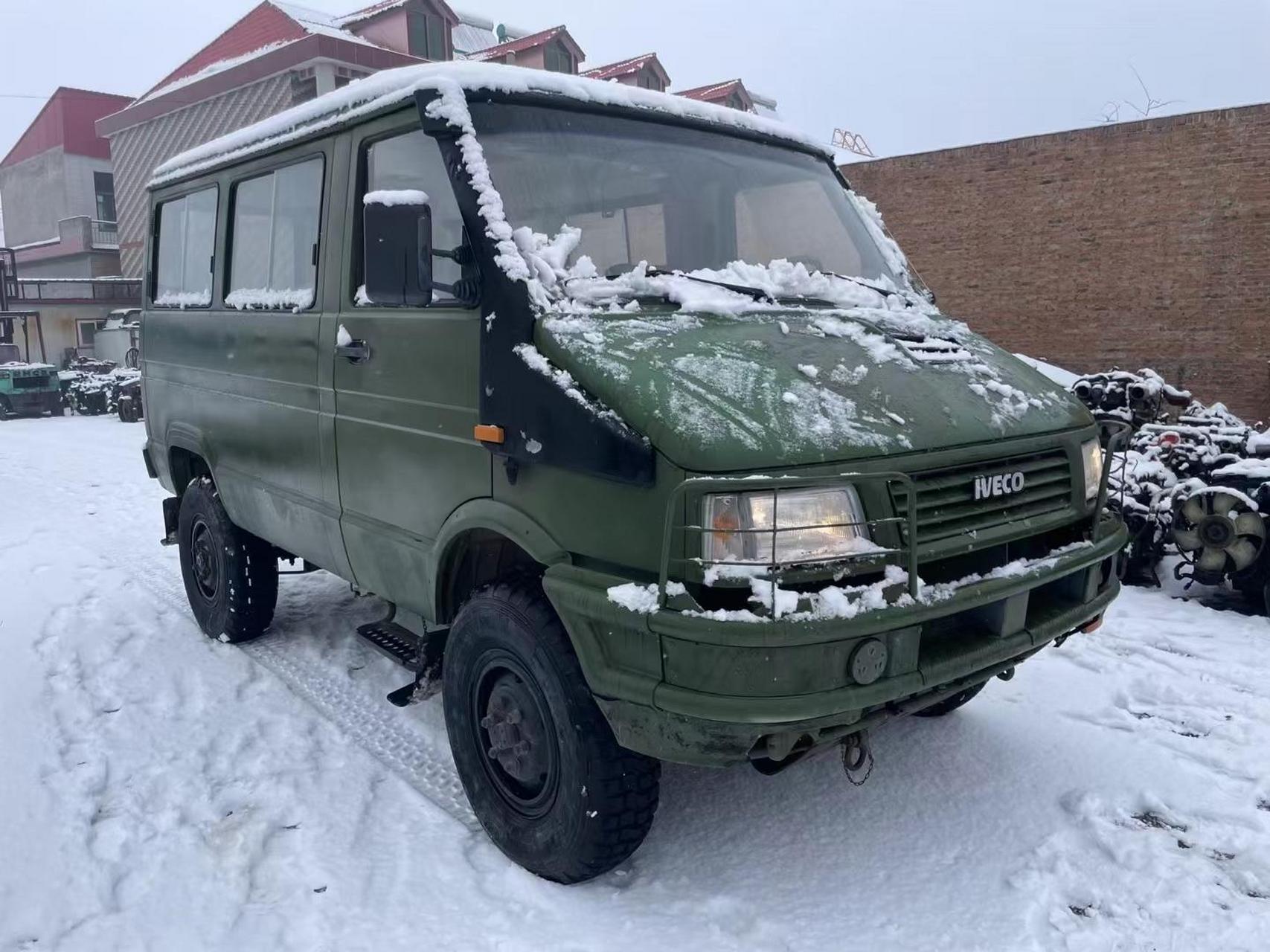 新到部队退役四驱依维柯2045面包车,柴油四驱两把机械7515前后桥