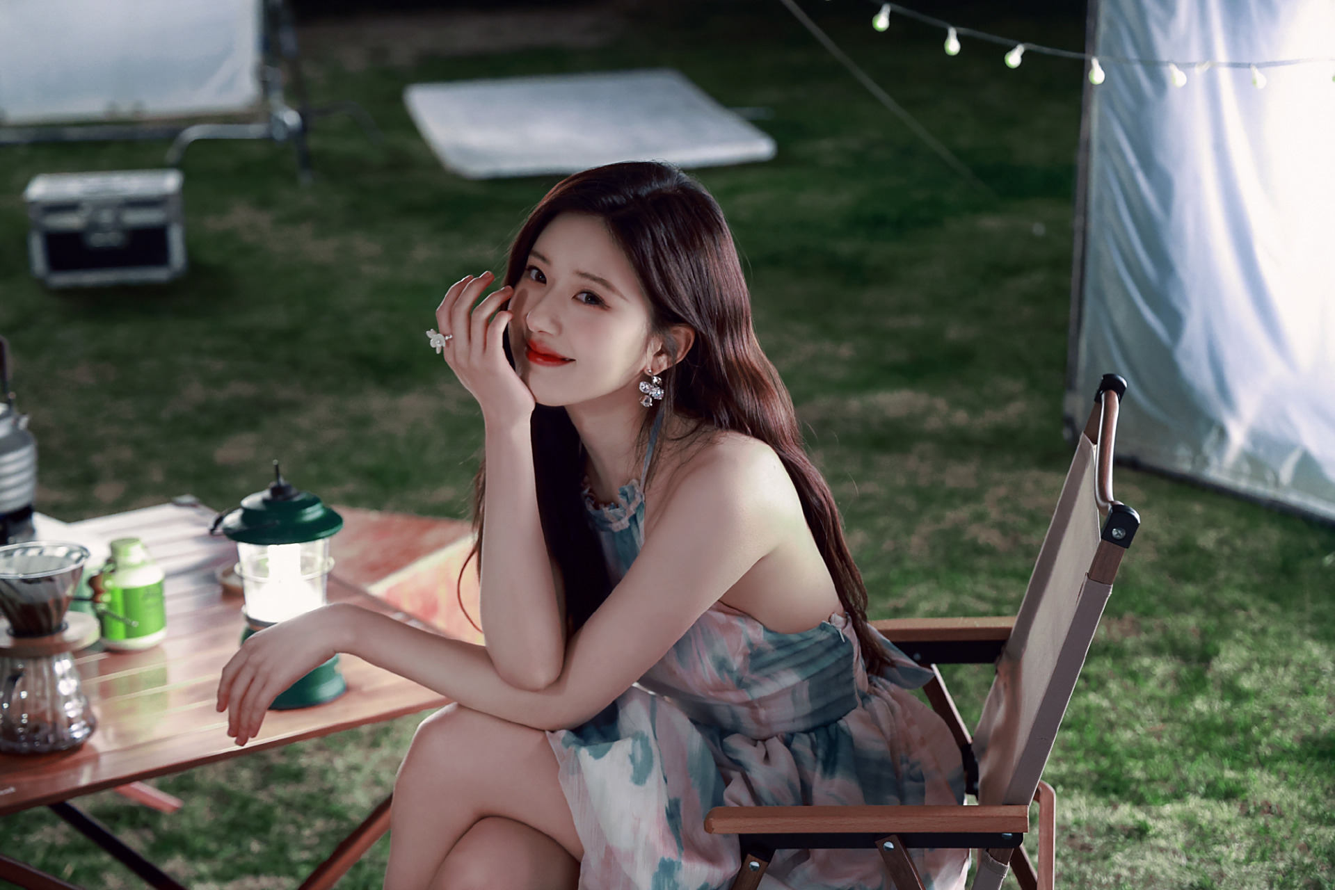 赵露思晕染青色纱裙写真组图