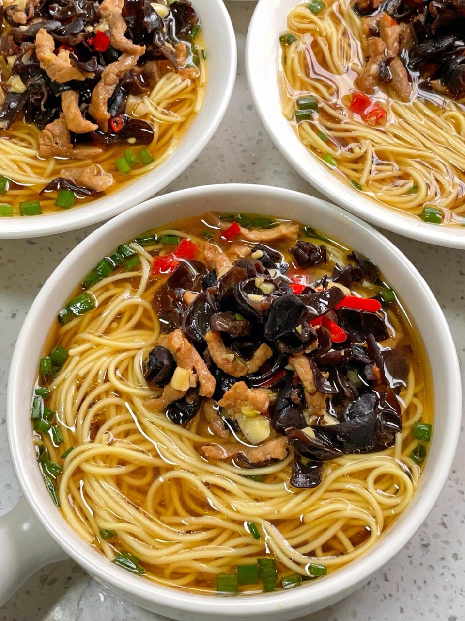 吃了十几年的汤面配方,真想去摆个摊! 从小就吃妈妈拿手的木耳肉丝粉!