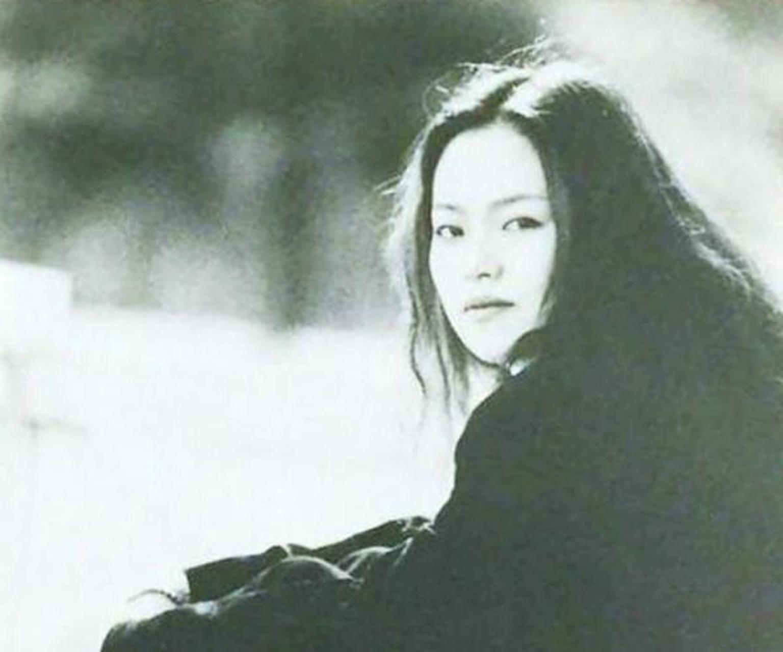 2000年9月10日,正值深秋,高晓松的前女友筠子在家上吊身亡,结束了自己